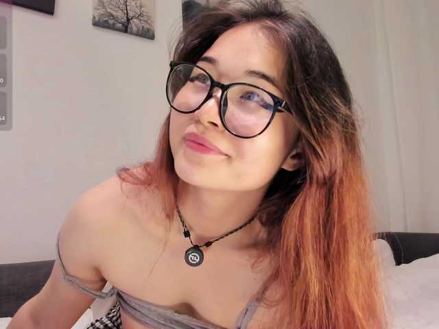 yourelizzi live cam on BongaCams