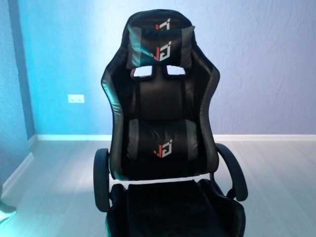 FalconFamily's BongaCams show and profile