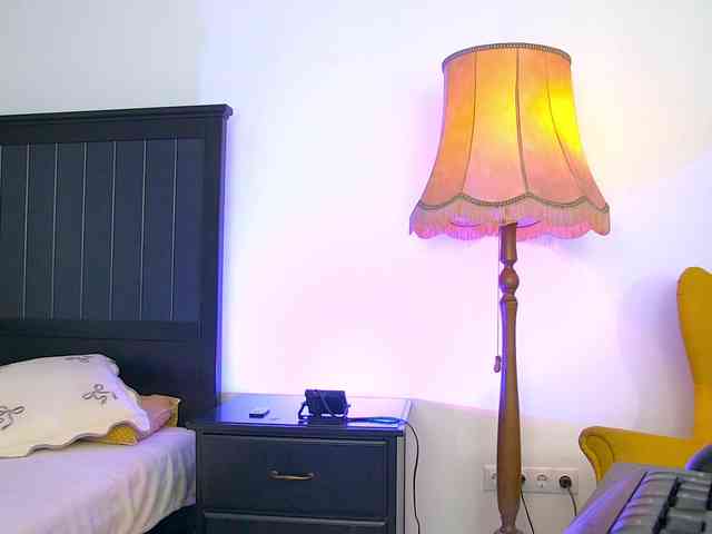 Yanira-Muslim webcam