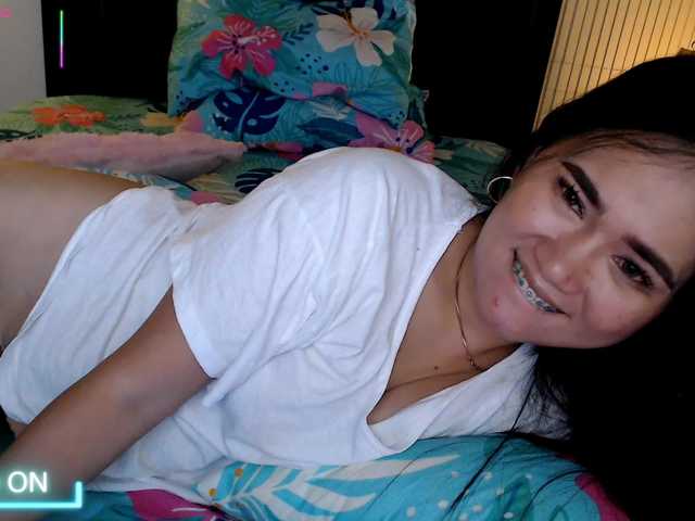 AdriannaFowler live cam on BongaCams
