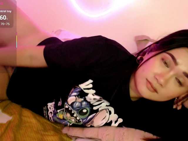 AdriannaFowler live cam on BongaCams