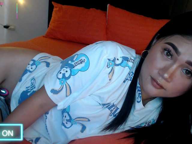 AdriannaFowler live cam on BongaCams