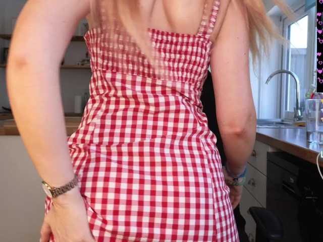 stripmequick live webcam show