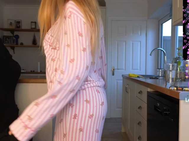 stripmequick live cam on BongaCams