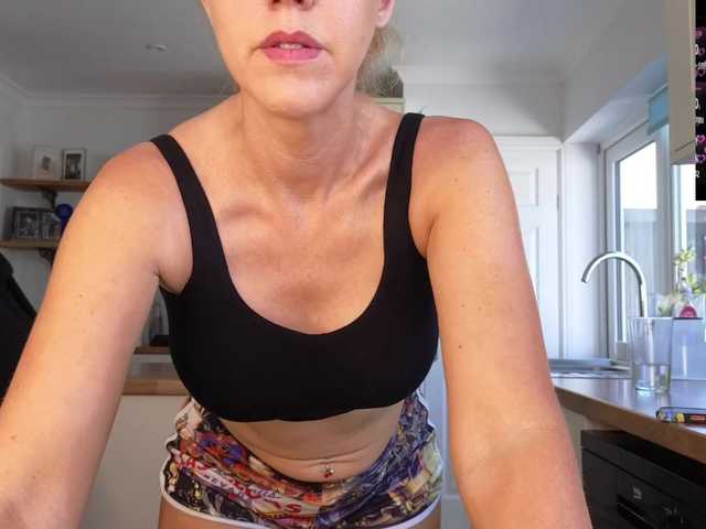 stripmequick live cam on BongaCams