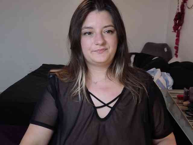Maramaze's cam show statistics and live stream