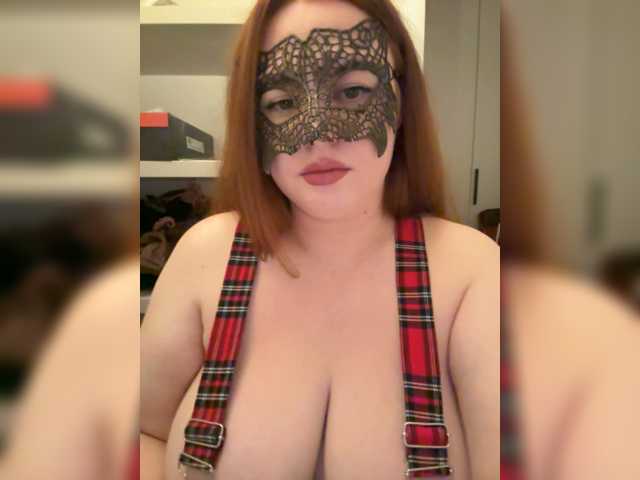 VIVAAAA live cam on BongaCams