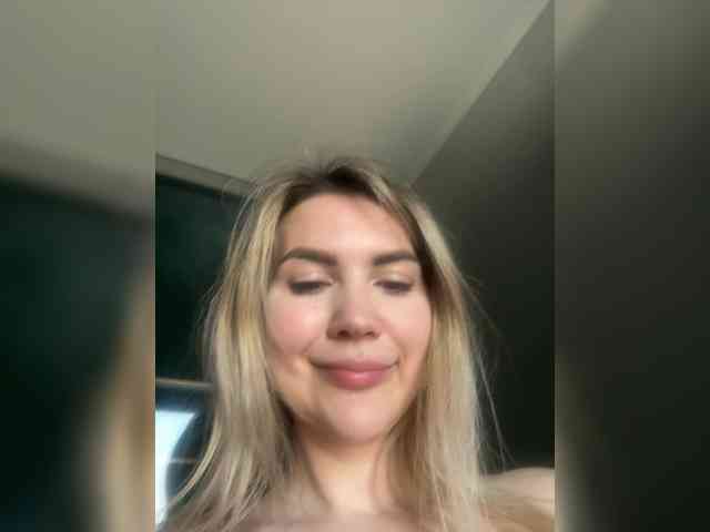 RaisaAllen webcam