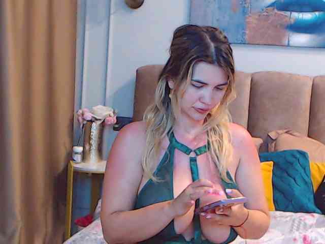 RaisaAllen webcam