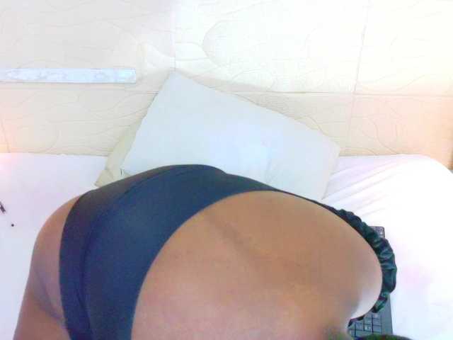 juicy-tits69 live cam on BongaCams
