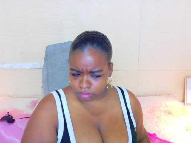 juicy-tits69 live cam on BongaCams