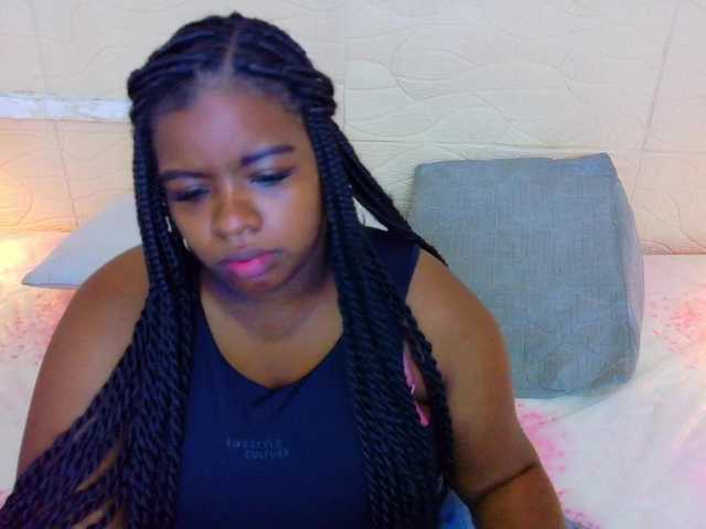 juicy-tits69 live cam on BongaCams