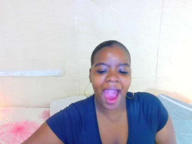 juicy-tits69 live cam on BongaCams