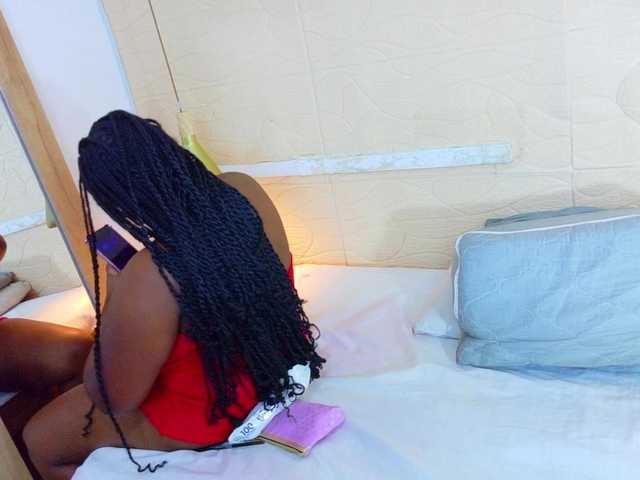 juicy-tits69 live cam on BongaCams