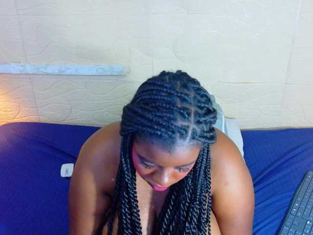 juicy-tits69 live cam on BongaCams