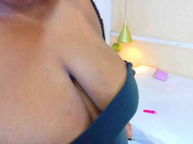 juicy-tits69 webcam