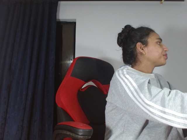 le modèle sweetangel2582 est en webcam porno dans un show sur le site bongacams, il possède les tags suivants: Latino/Hispanic,Brunette,Hairy