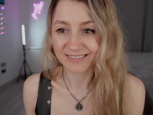 MrsMilana live cam on BongaCams