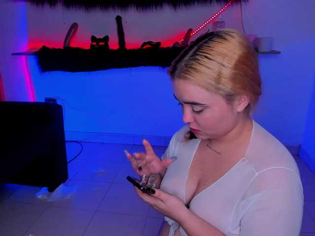 Shyfantasies live cam on BongaCams