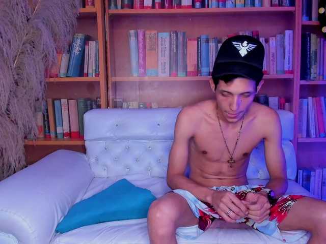 Shyfantasies live webcam show
