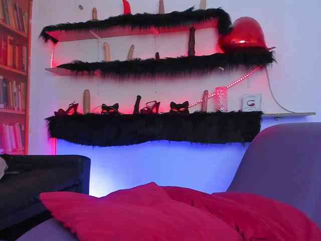 Shyfantasies live couple cam on bongacams