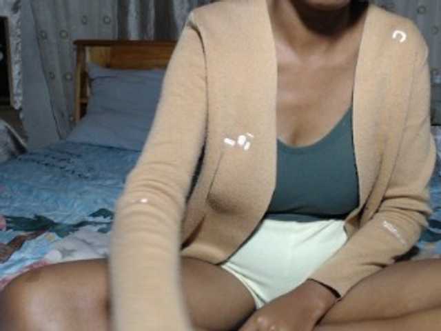 le modèle Hamour est en webcam porno dans un show sur le site bongacams, il possède les tags suivants: Ebony,Brunette,Hairy