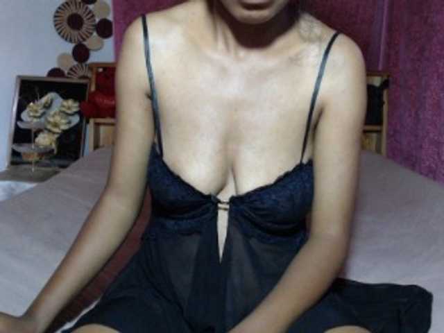 Hamour est une amatrice française qui gagne des pourboires lors d'une session en live très excitante sur BongaCams. Découvrez ses tags uniques : Ebony,Brunette,Hairy,