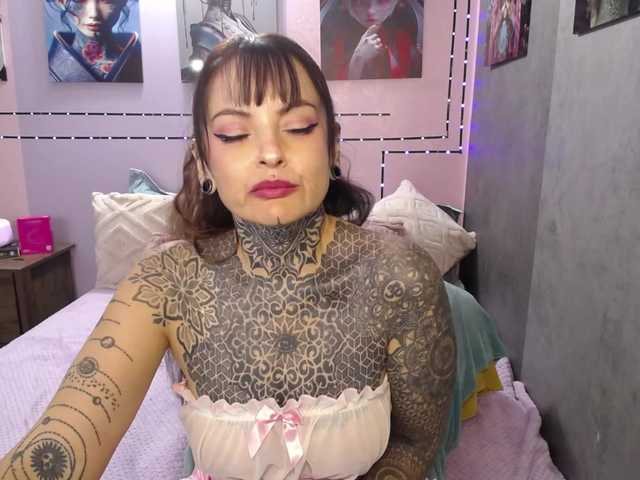 LolaRouse live cam on BongaCams