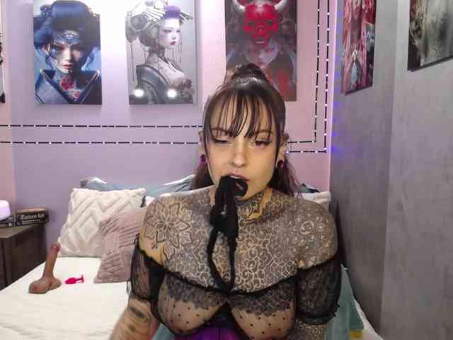 Lolarouse's cam show statistics and live stream