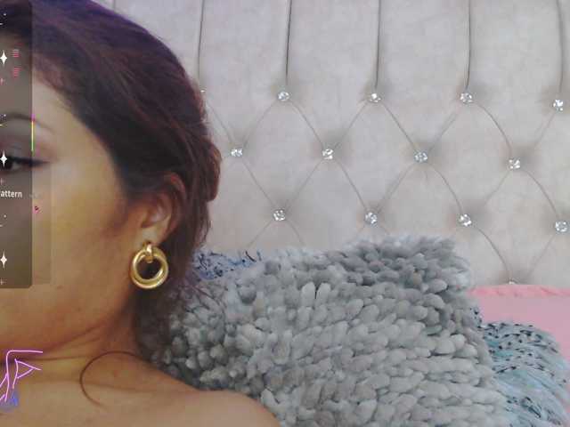 EmilyMerbu live cam on BongaCams