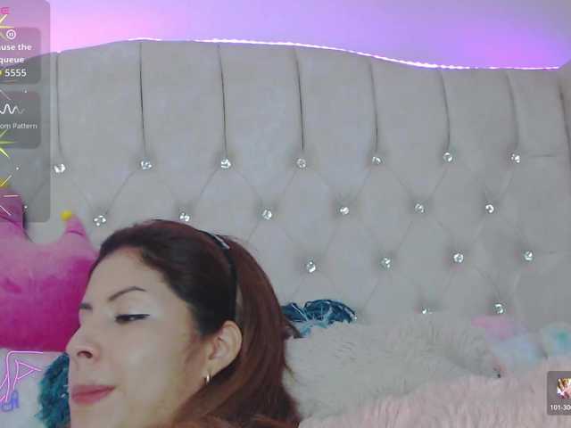 EmilyMerbu live cam on BongaCams