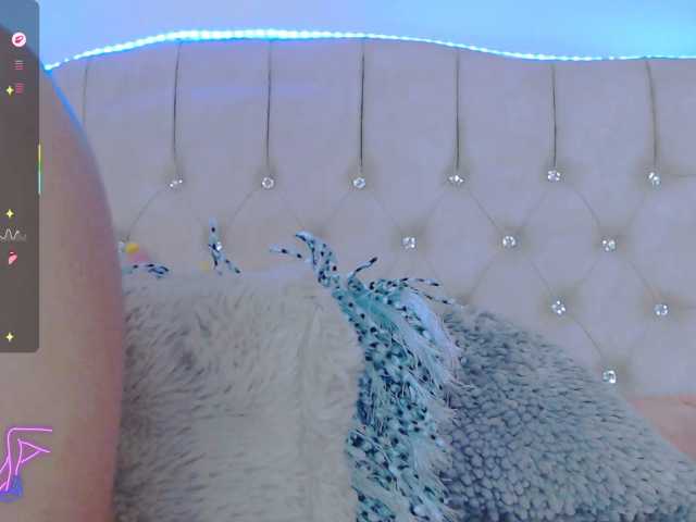 EmilyMerbu live cam preview