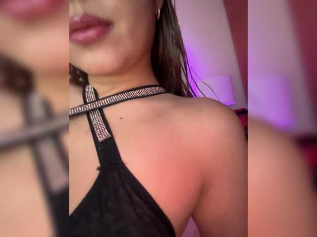 EmilyMerbu live cam on BongaCams