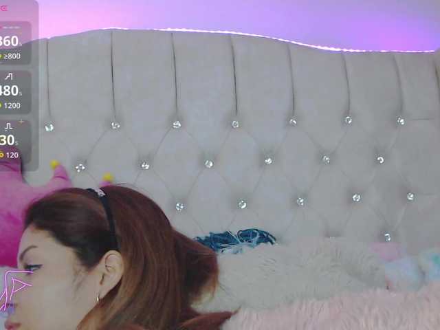 EmilyMerbu live cam on BongaCams