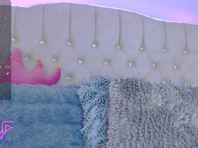EmilyMerbu live cam on BongaCams