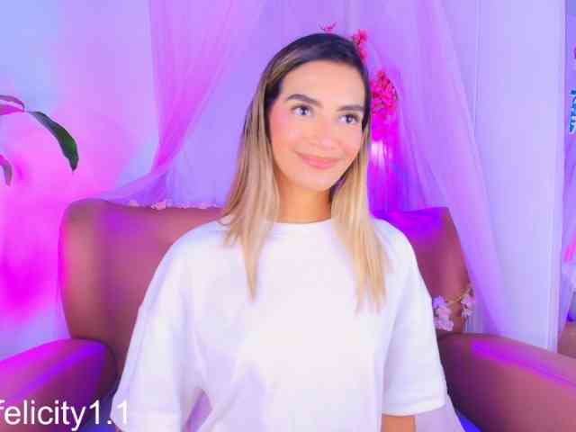 Felicity111 webcam