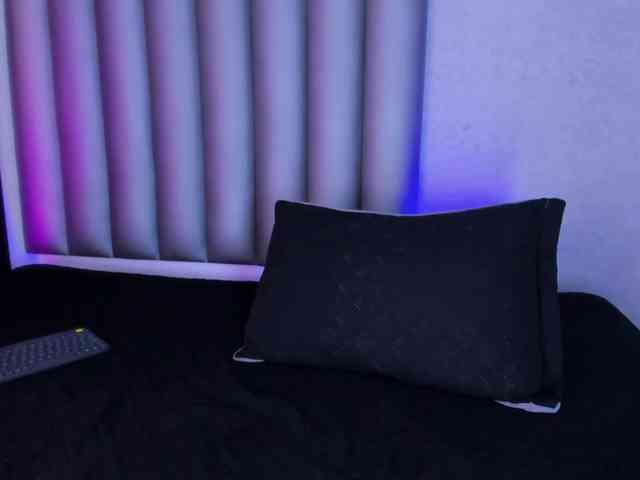 Felicity111 webcam
