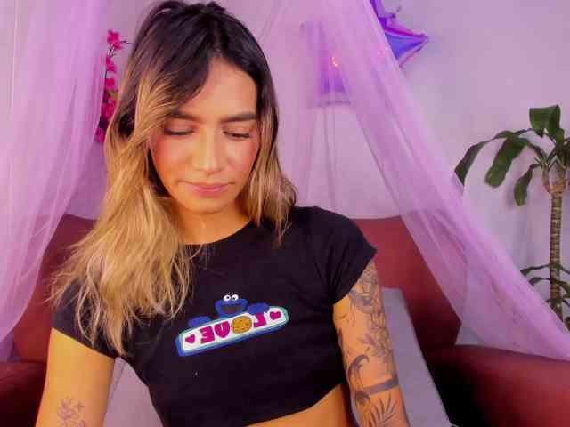 Felicity111 webcam