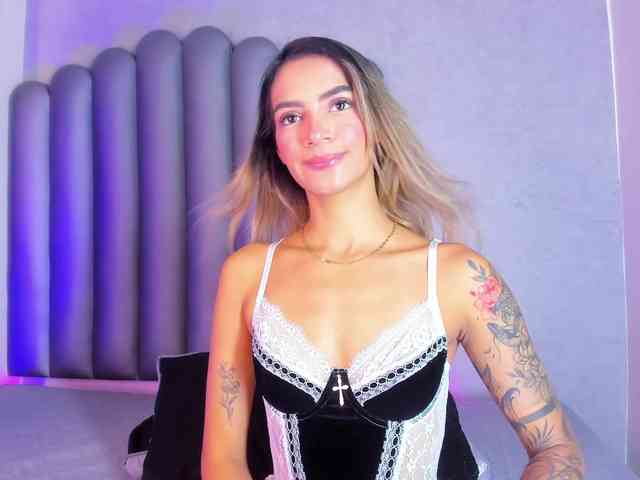 Felicity111 webcam