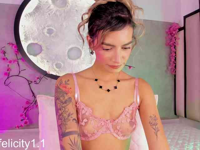 Felicity111 webcam