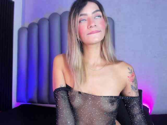 Felicity111 Live Webcam on BongaCams
