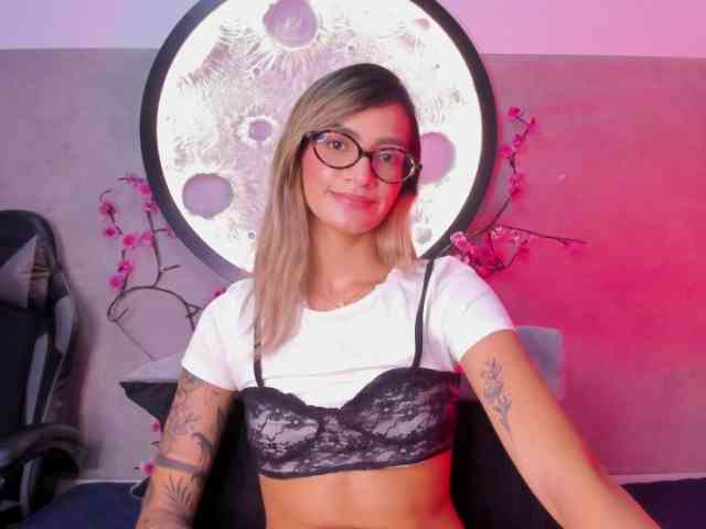 Felicity111 webcam