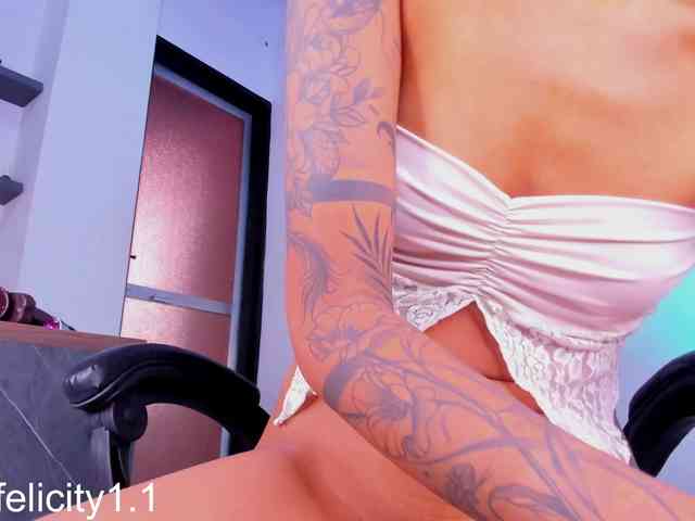 Felicity111 webcam