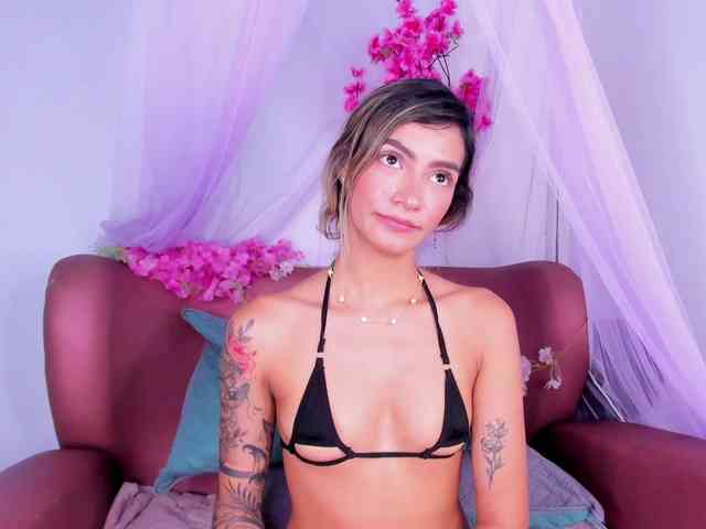 Felicity111 webcam