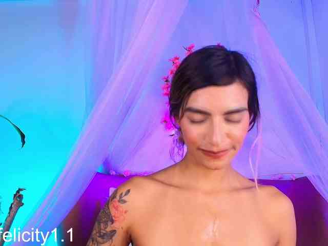 Felicity111 webcam