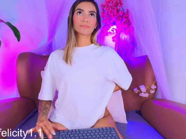 Felicity111 webcam