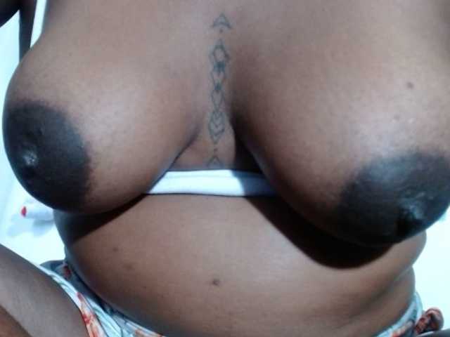 mamy02 live cam on BongaCams