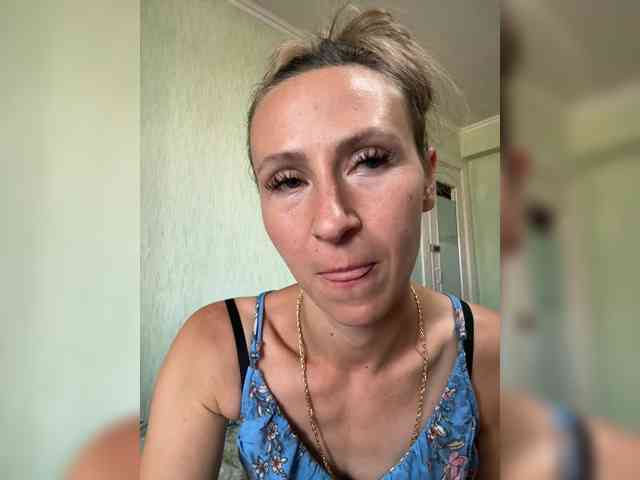 Saveta's cam show statistics and live stream