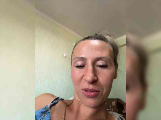 Saveta's cam show statistics and live stream