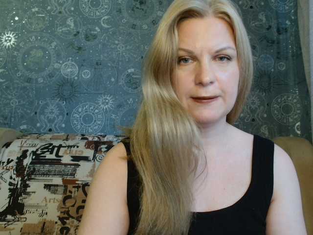 BlondeFox live cam on BongaCams